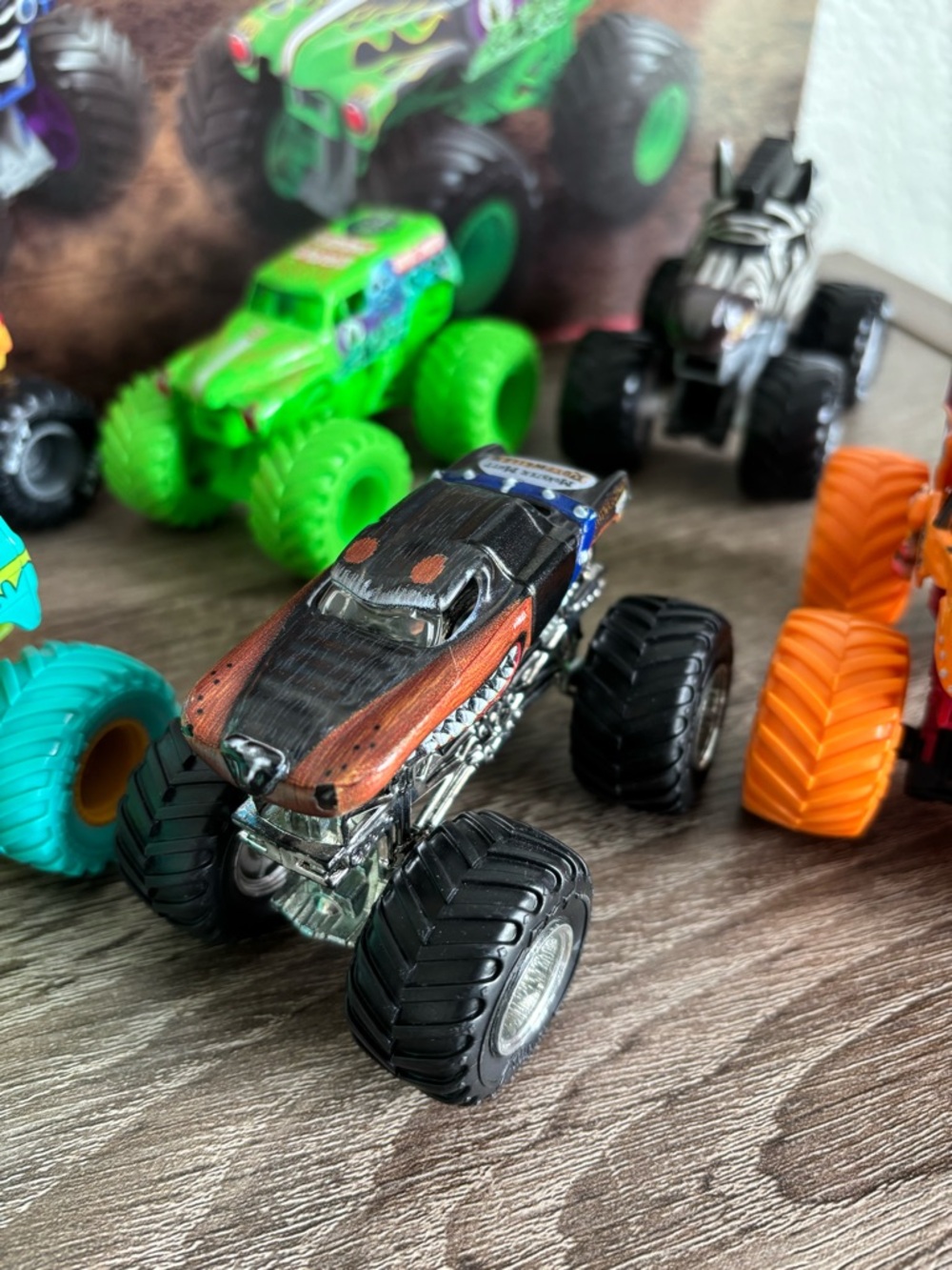 Monster Jam Trucks 1:64 Bundle of Six - Picture 6 of 7